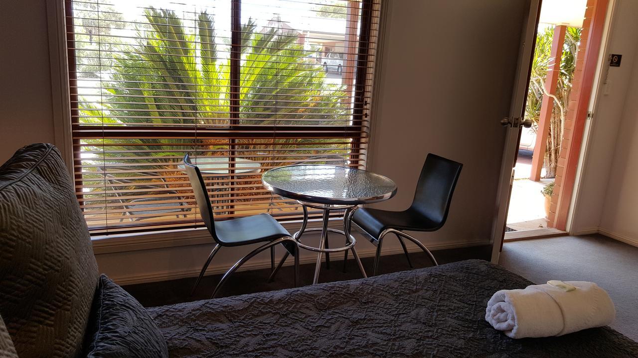 Gateway Motor Inn - Self Check-In Брокен-Гілл Екстер'єр фото